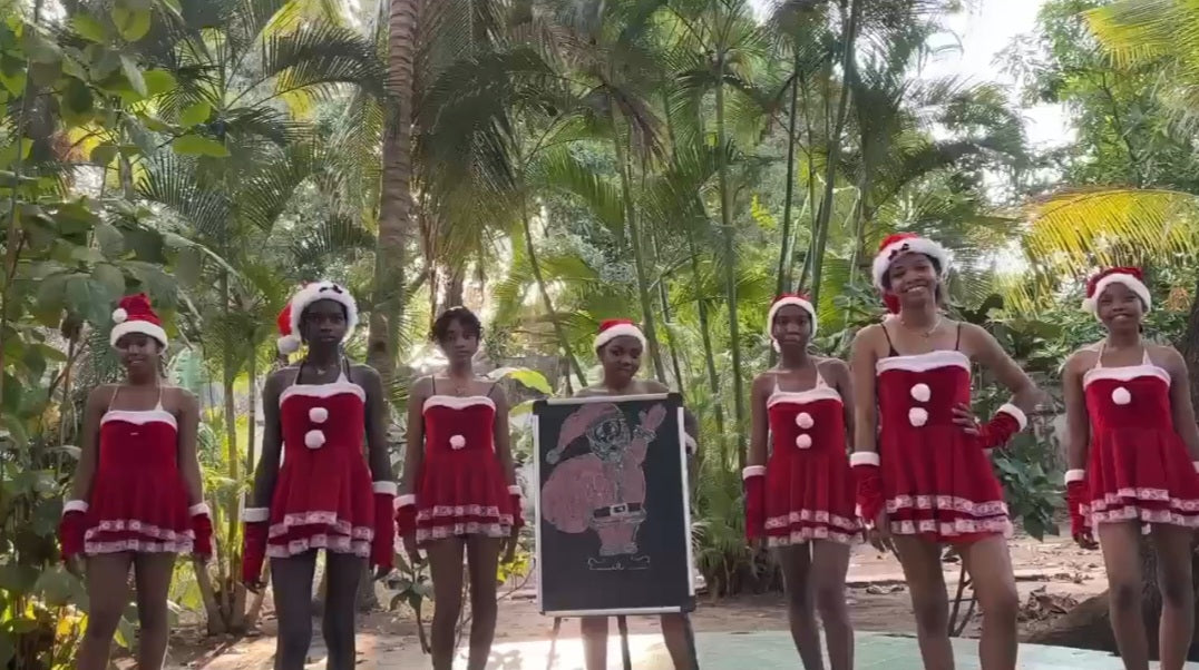 Pikantna dziewczyna w kolorze czerwonym